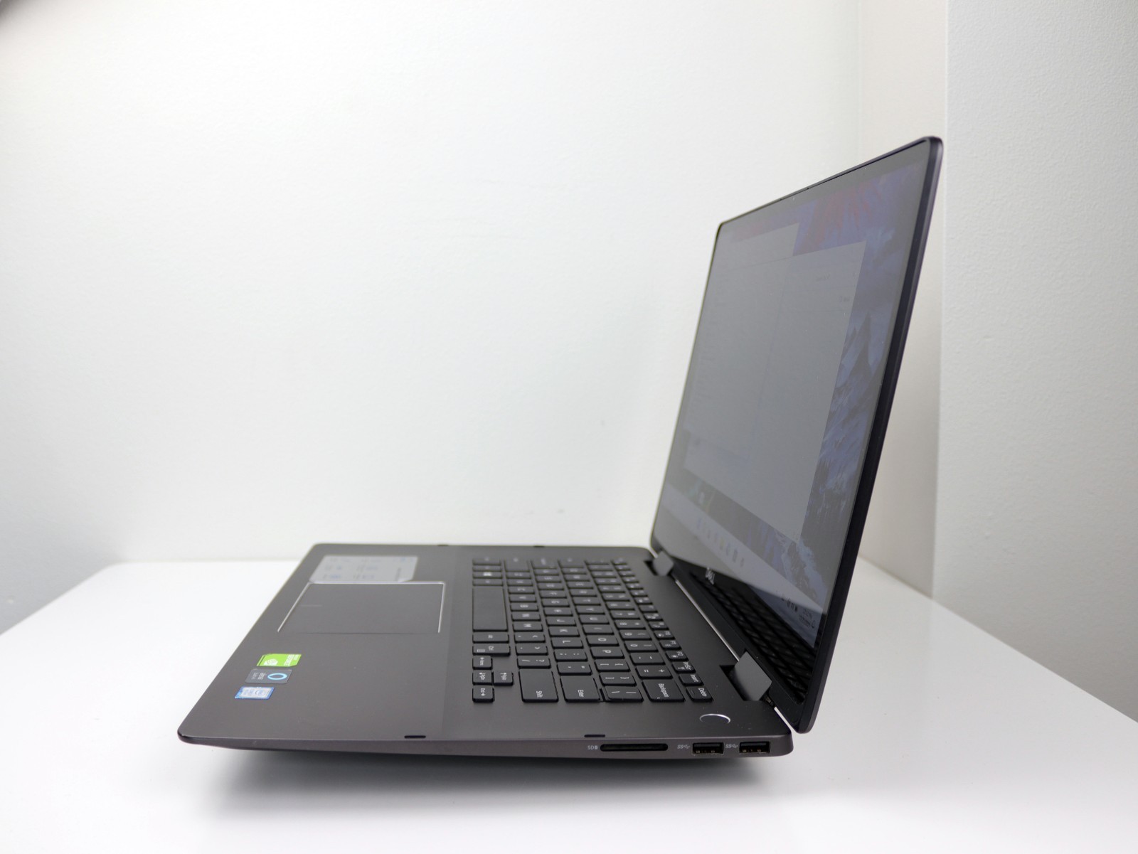 Dell 15.6 TOUCH 2-in-1 7586 4K Core i7-8565U 16GB DDR4 512GB SSD NVIDIA MX150