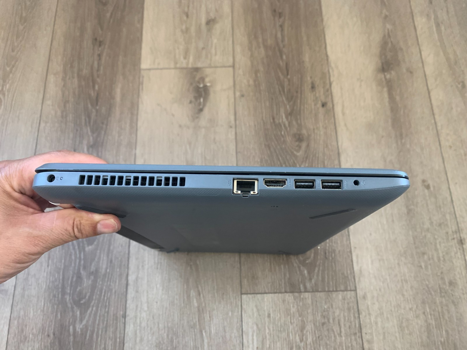 HP 15-bs033cl 15.6″ Touchscreen intel Core i3-7100U 2.40GHz 8GB RAM 1TB Win 10