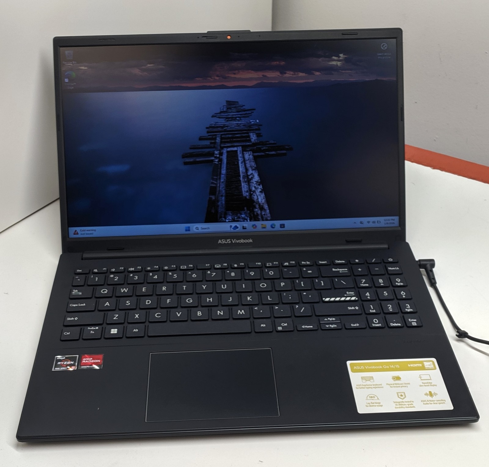 Asus Vivobook E1504F R5-7520U, 16GB RAM, 512GB SSD
