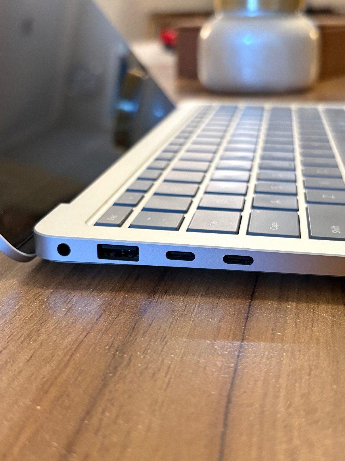 Microsoft Surface Laptop 7th Edition 13.8″ Snapdragon X 3.4GHz 16GB RAM 256 GB