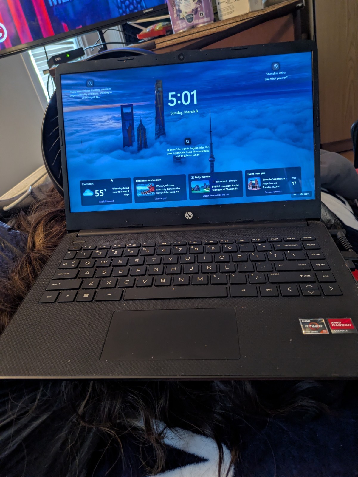 HP LAPTOP WITH WIRELESS REMOTE