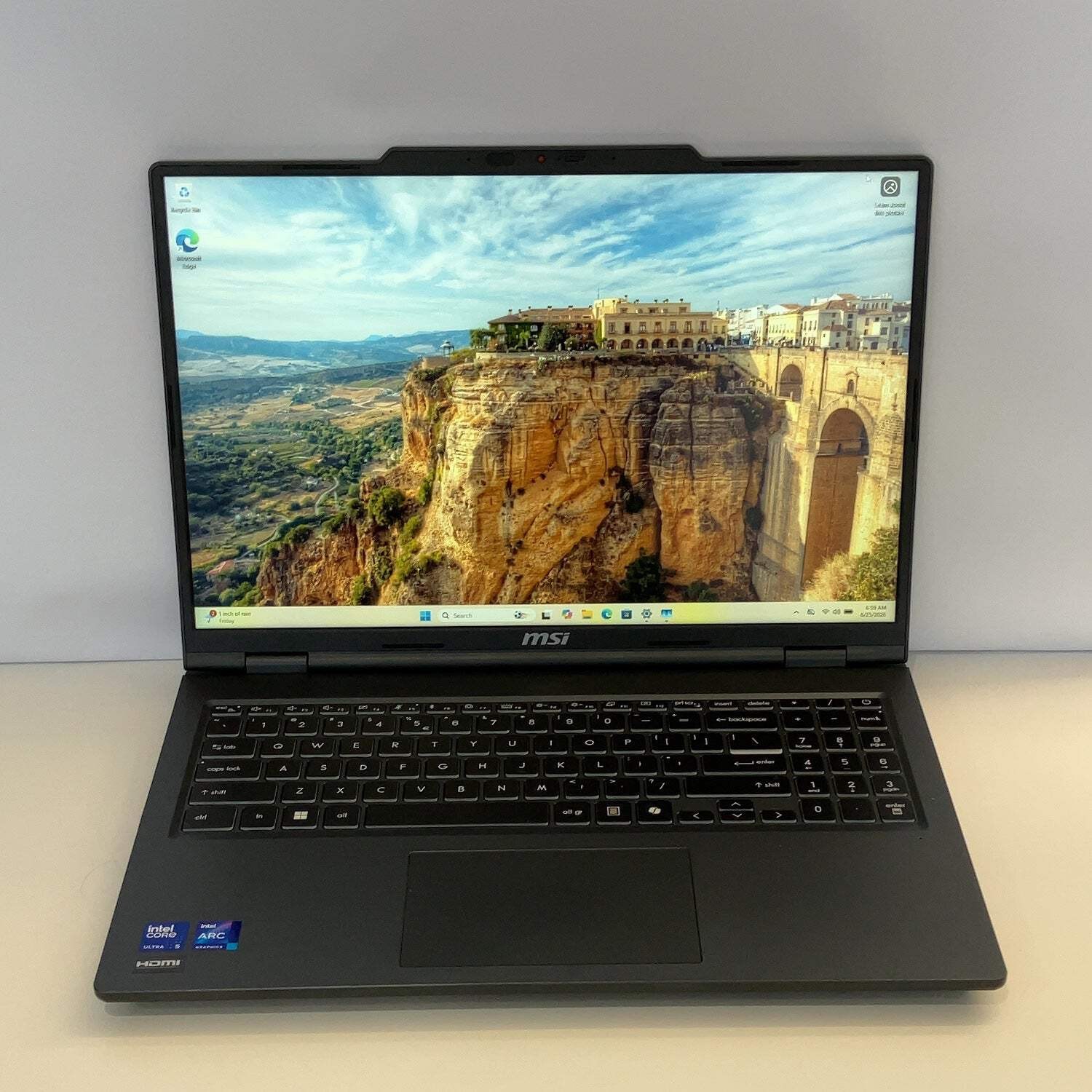 MSI Venture 16 AI A1MTG-048US 16″ Core Ultra 5 125H 3.6GHz 16GB RAM 512GB SSD