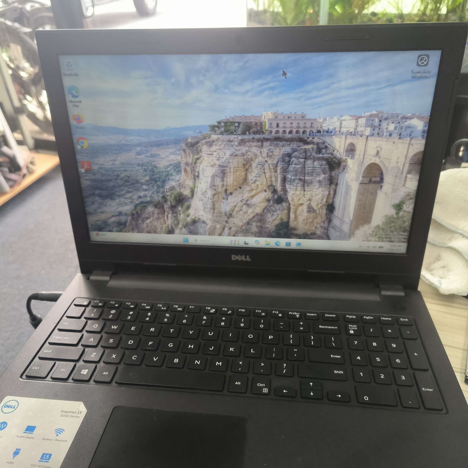 Dell Inspiron 15 3000 15.6” 8gb/256gb SSD AMD A6 DVD Player Win 11H