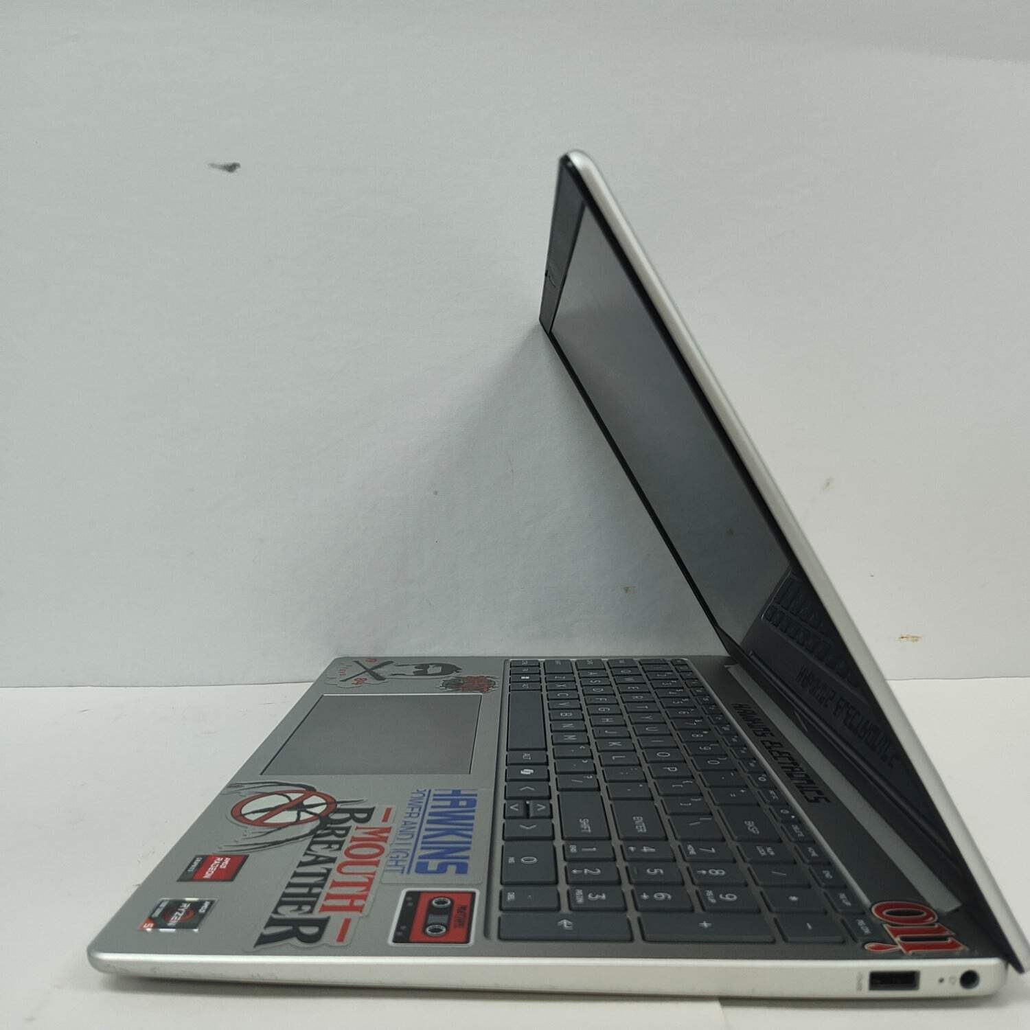 HP Laptop 15-FC0014NR 15.6″ Ryzen 5 7520U 2.8GHz 8GB RAM 512GB SSD