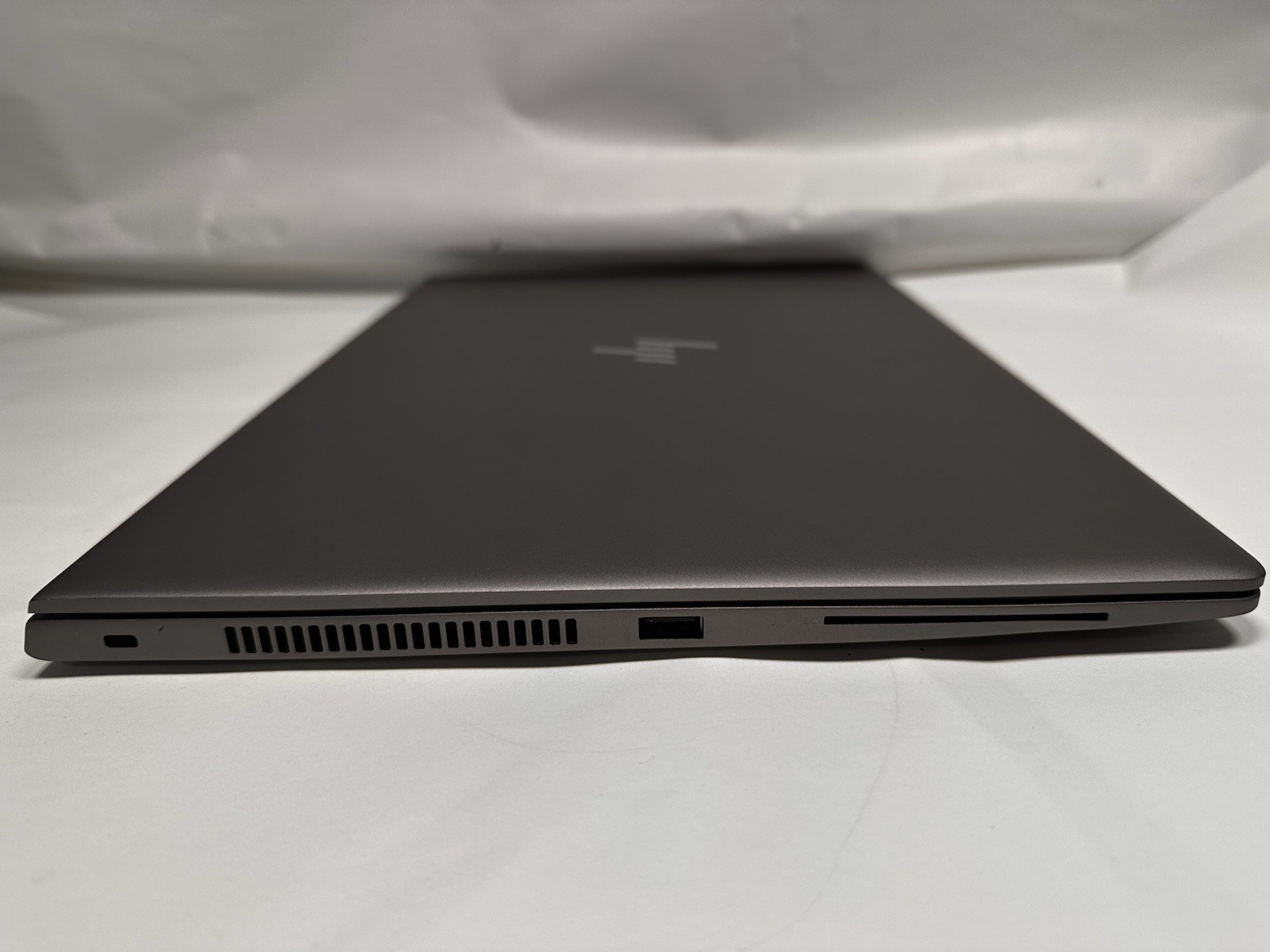 HP ZBook 15U G6 I7-8665U 256GB SSD Nvme 16GB Gpu Radeon Pro WX3200 Win11 Grade A