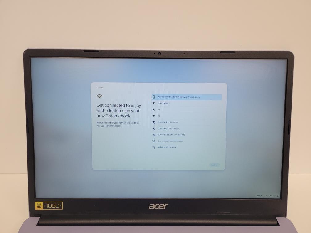 Acer Chromebook with charger, see pictures. 4GB and 64GB hard drive (P04024492)