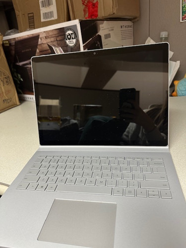 Silver Microsoft Surface Book 2 13.5″ Core i5 8GB 256GB Of Storage