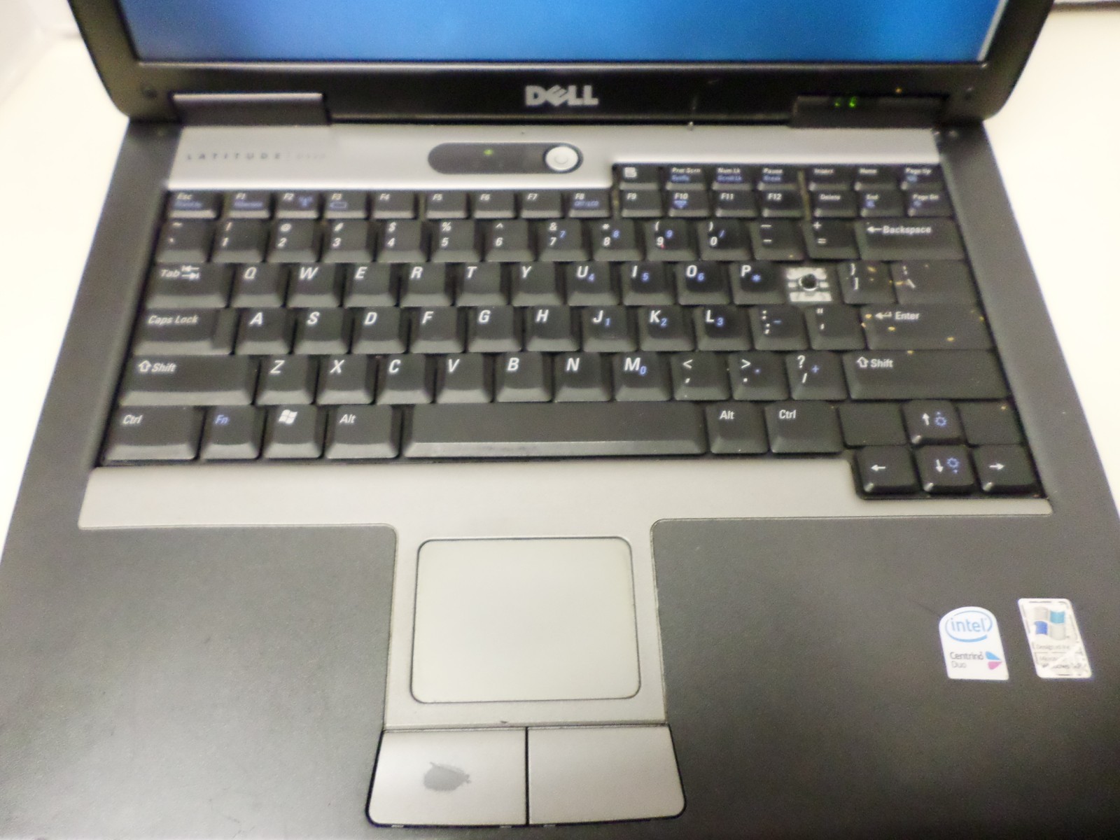 Dell Latitude D520 laptop Core 2 Duo 1.66GHz 1GBRAM 80 GB CD Serial port Wifi
