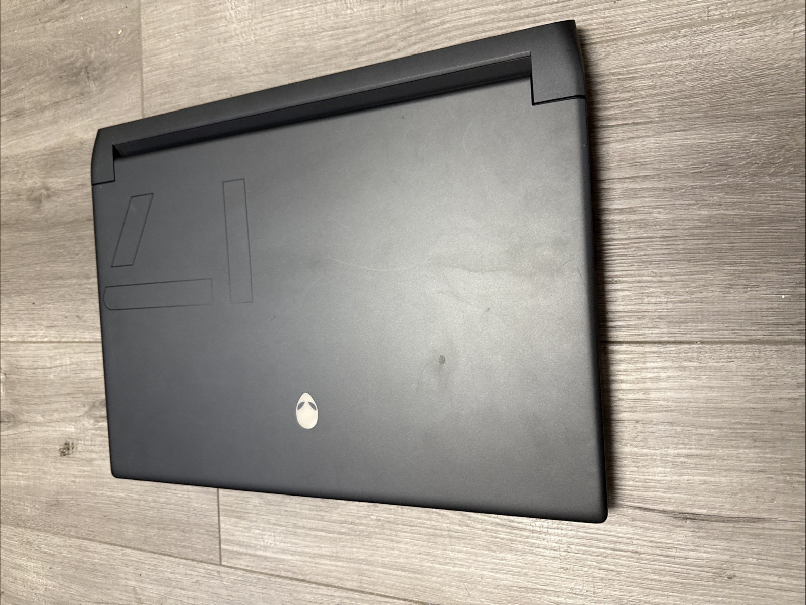 Dell Alienware m17 Ryzen Edition R5 Laptop (2022), 17.3″ 1920×1080 FHD, Ryzen