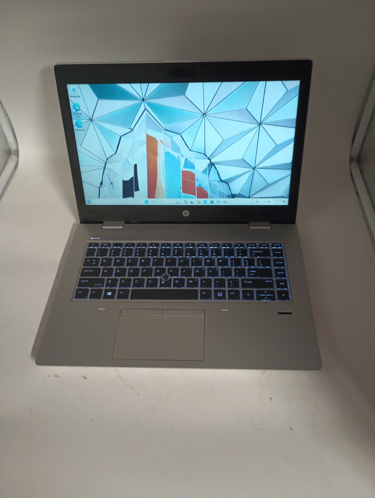 ProBook 645 G4 w/charger.Ryzen 5 Pro(4cores)8GB.256GB SSD.14″.Radeon.Nice!!