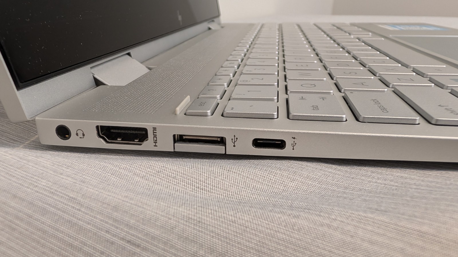 HP Envy x360 15m-ed0023dx 15.6 in FHD 2-in-1 Touch i7-1065G7 12GB RAM 512GB SSD