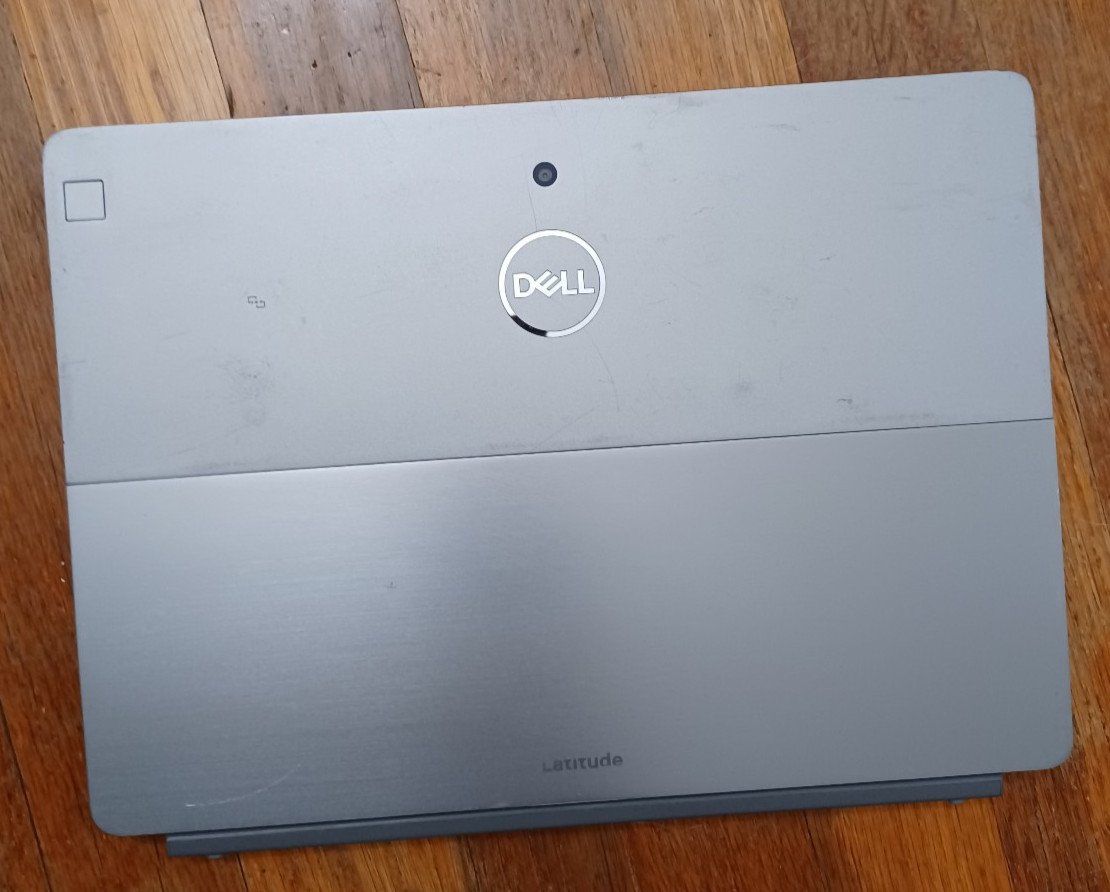 Dell Latitude 7200 2-in-1 i7-8665U 16GB RAM 512GB SSD. No AC Adapter