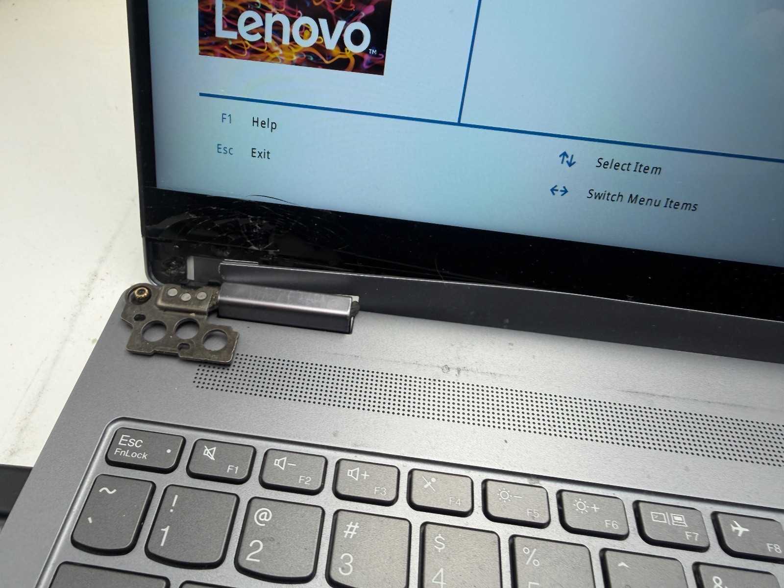 Lenovo IdeaPad 5 16IRU9 2in1 16″ Laptop Core 5 120u 16GB CRACKED GLASS / HINGE