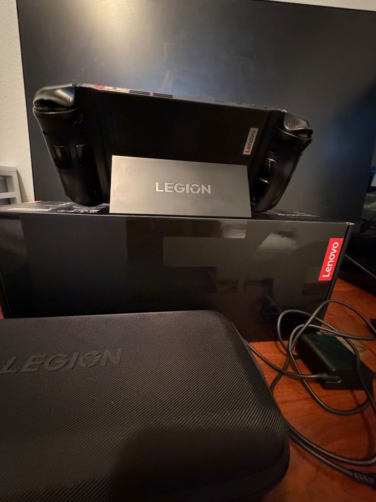 Lenovo Legion Go 8.8 in (1TB SSD, AMD Ryzen Z1 Extreme, 3.3GHz, 16GB RAM)…