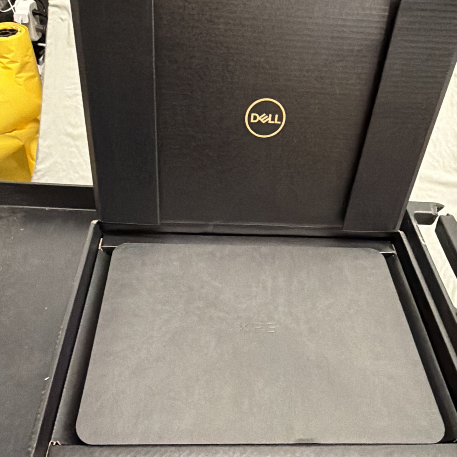 Dell XPS 16 Model 9640 Platinum 16.3” Touch Display/webcam 32GB 1TB SSD