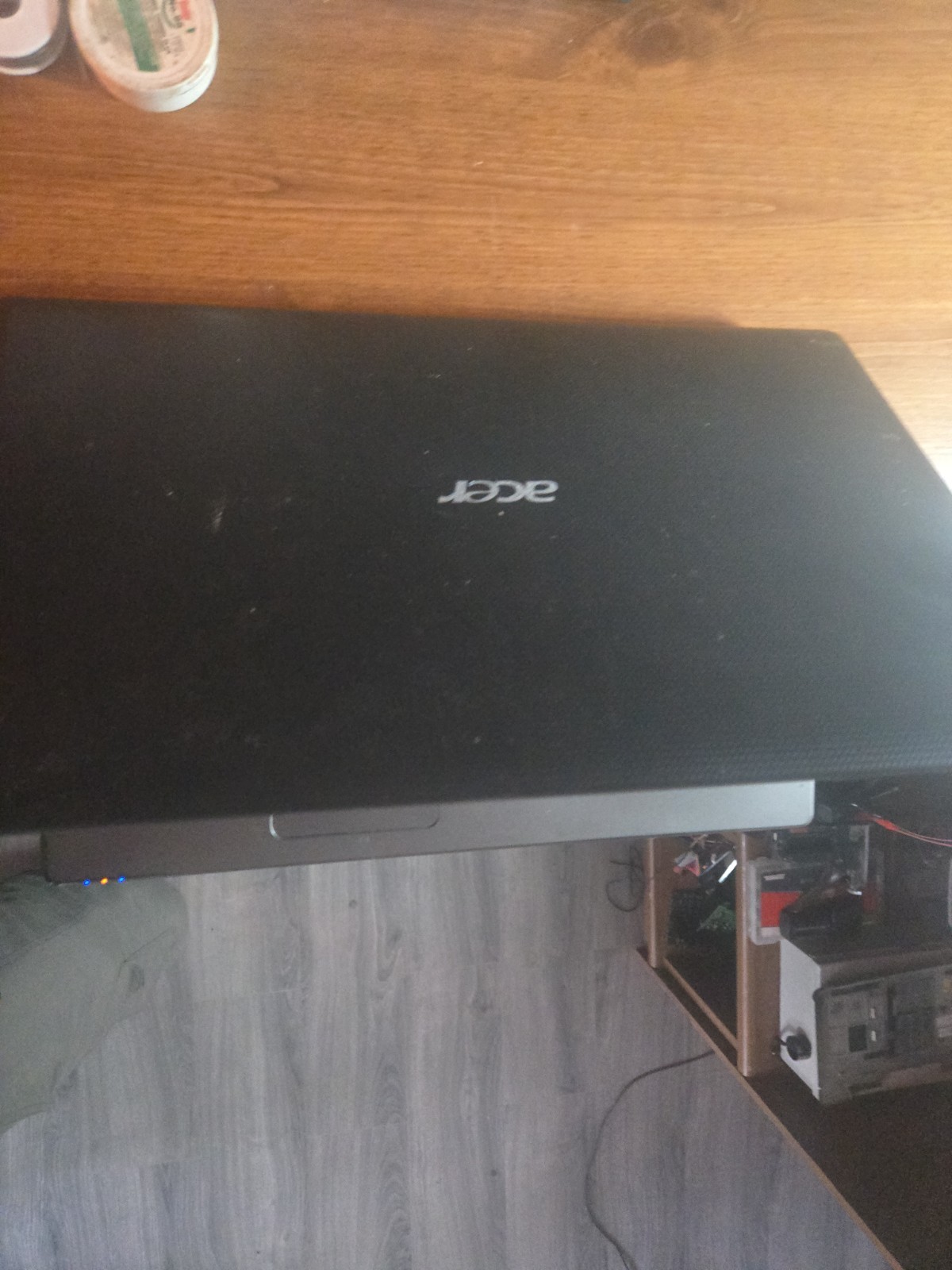 Acer Aspire With AMD Radeon Quad-core Graphics 8 Gigabytes Of RAM 320 GB HDD