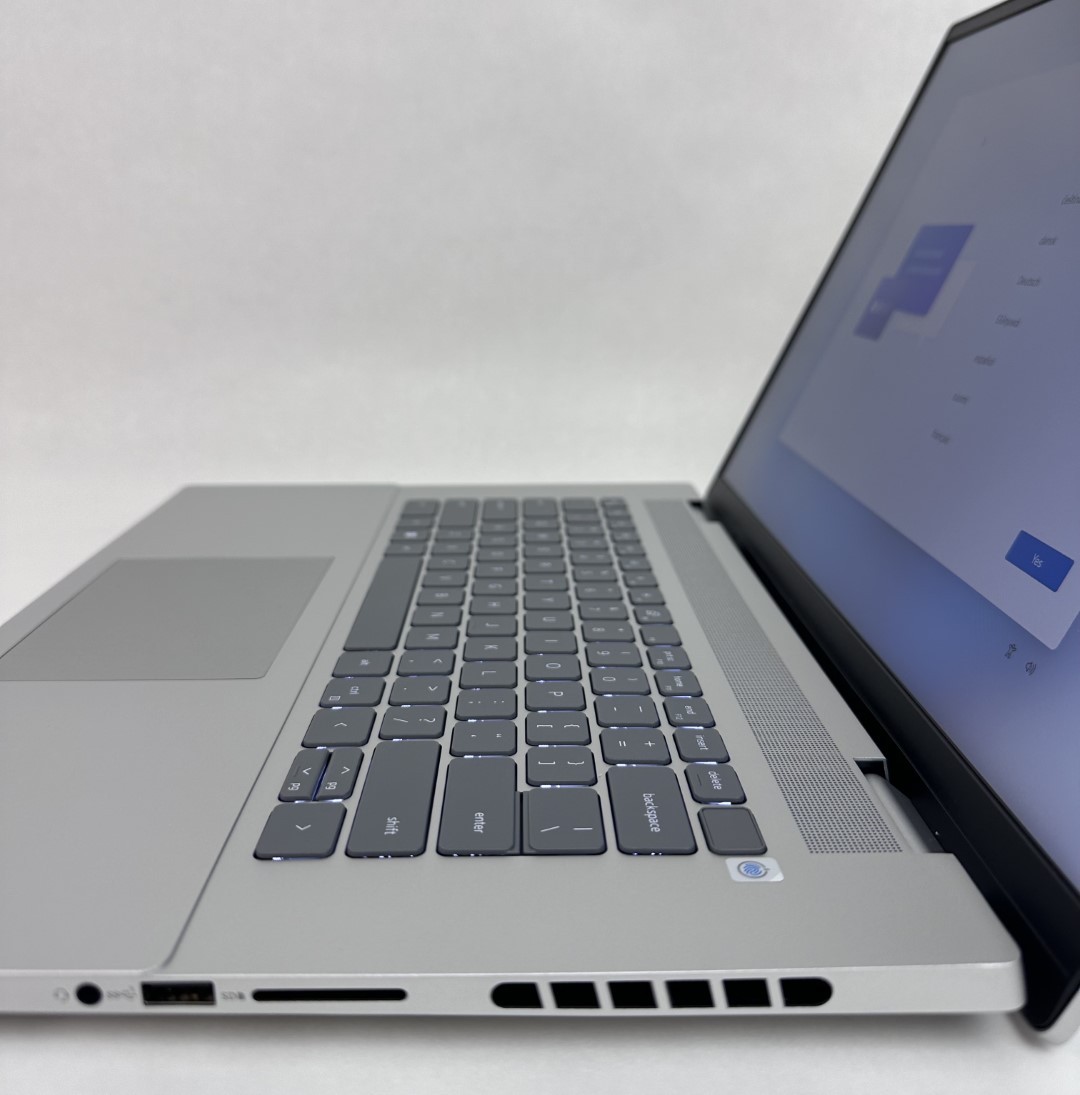 Dell Inspiron 16 Plus 7630 16″ 2560×1600 i7-13700H 32GB 1TB SSD W11H U