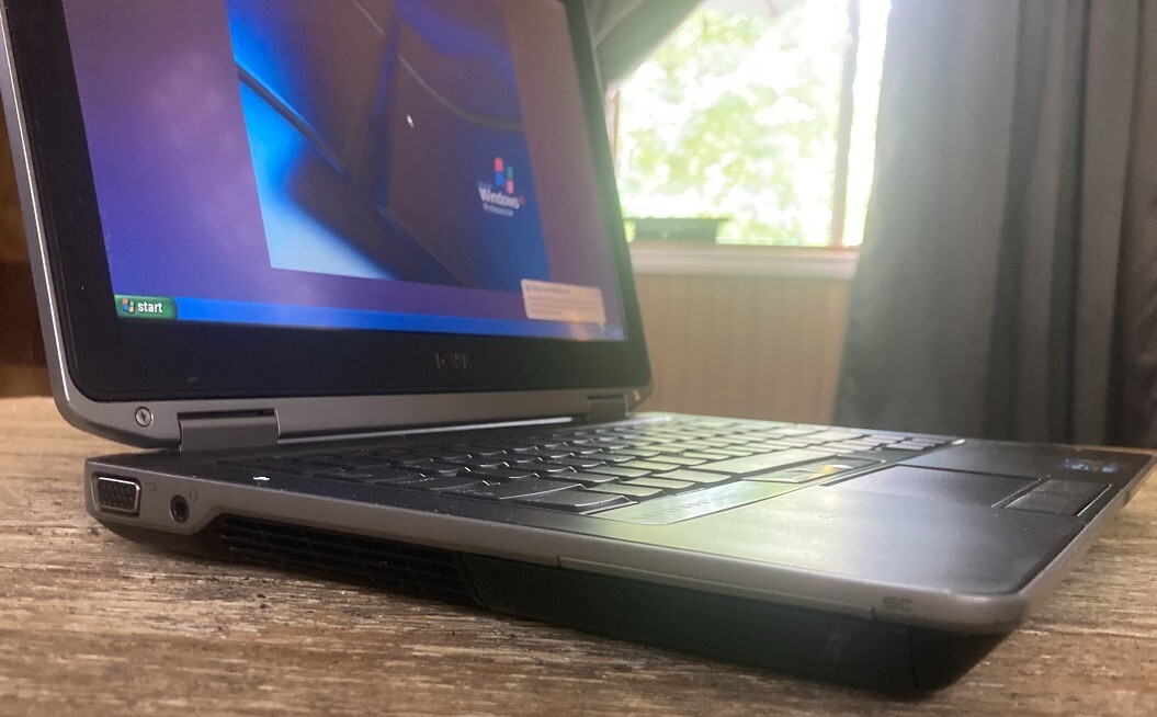 14.1″ Dell E5400 Laptop Vintage Windows XP 32 Bit Intel 2.2ghz 2gb 160gb DVD