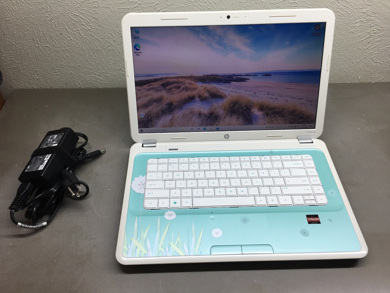 HP Pavilion G6 AMD A4-3300M 1.90GHz 6GB 120GB SSD [ Flowers ] Windows 10