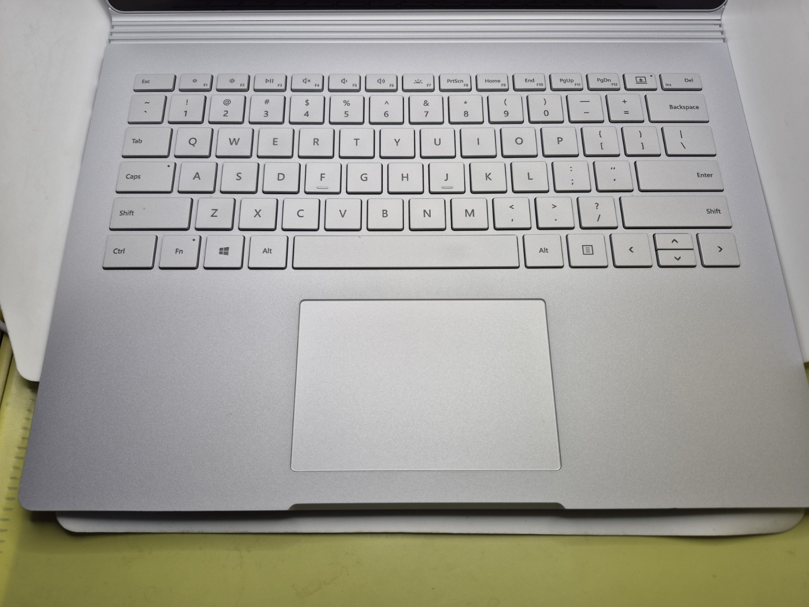 Microsoft Surface Book 2 13.5″ i5-7300U 2.7GHz 8GB RAM 128GB SSD Win 10 Pro