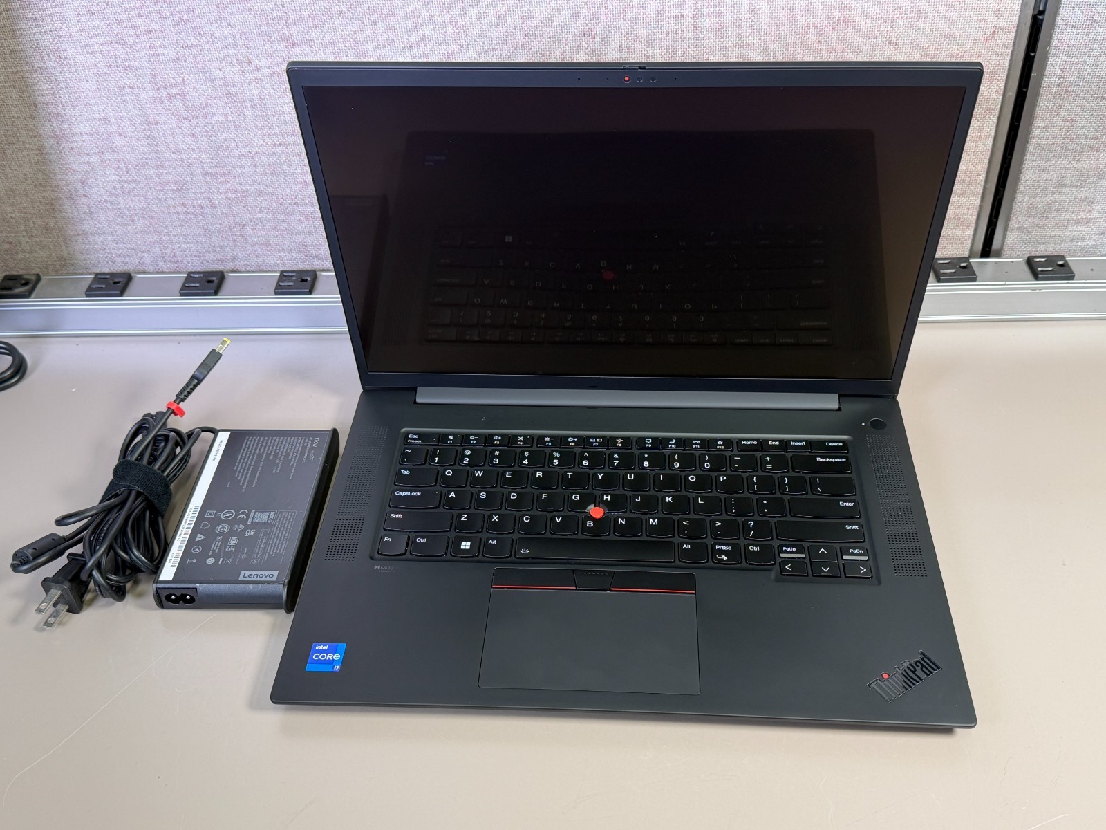 LENOVO THINKPAD P1 GEN 6 16″ 4K+ OLED TOUCH i7-13700H 32GB 1TB SSD RTX 2000 Ada
