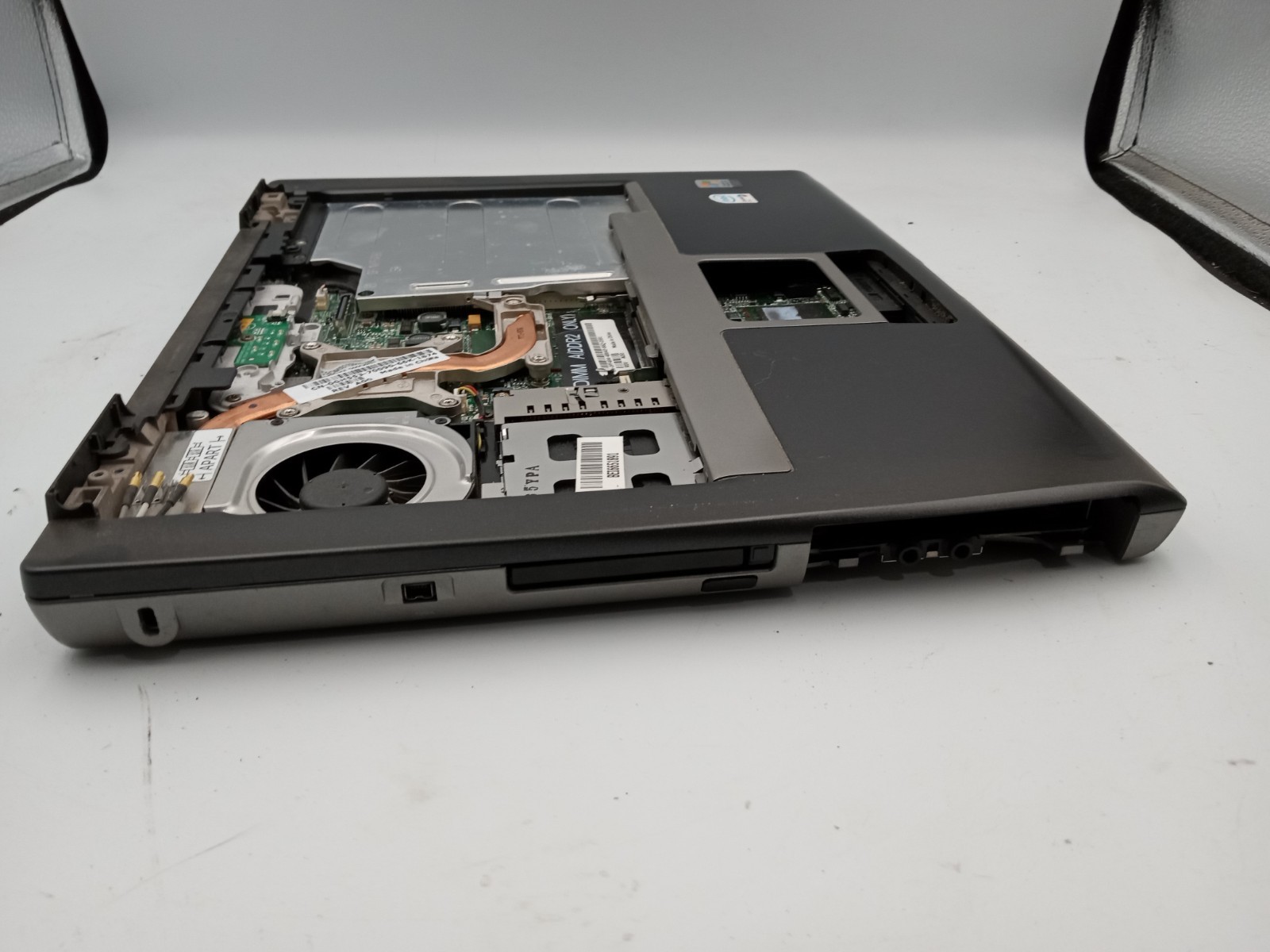 Dell Latitude D520 14″ Laptop Intel Core 2 Duo – MISSING MANY PARTS – READ -RR