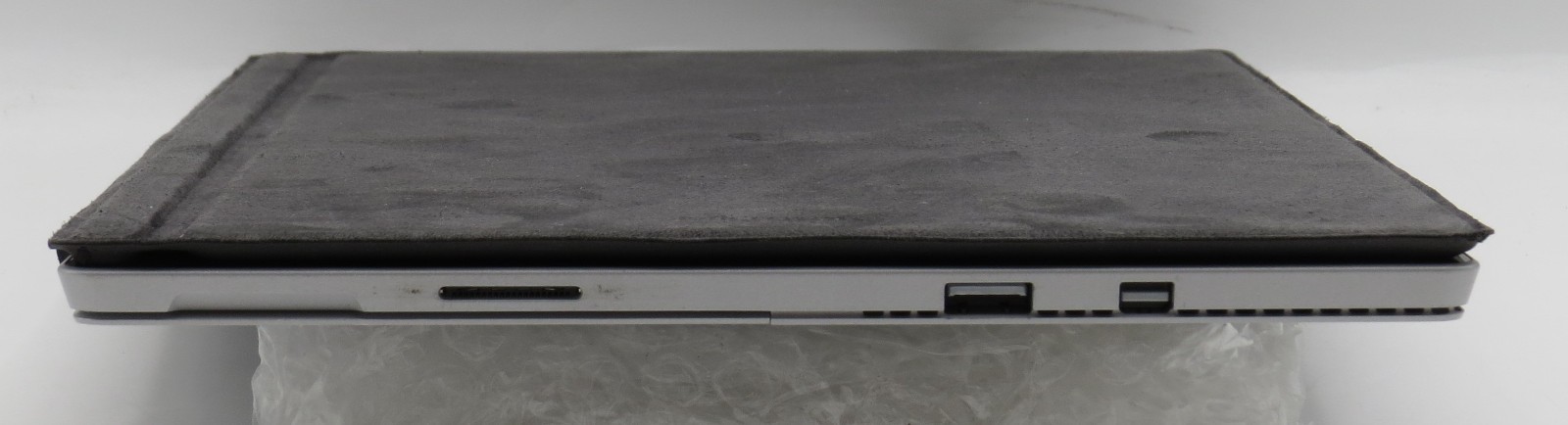 Microsoft Surface Pro 4 | i5-6300U@2.4GHz | 8GB RAM | 12″ | 256GB HD | No OS/AC