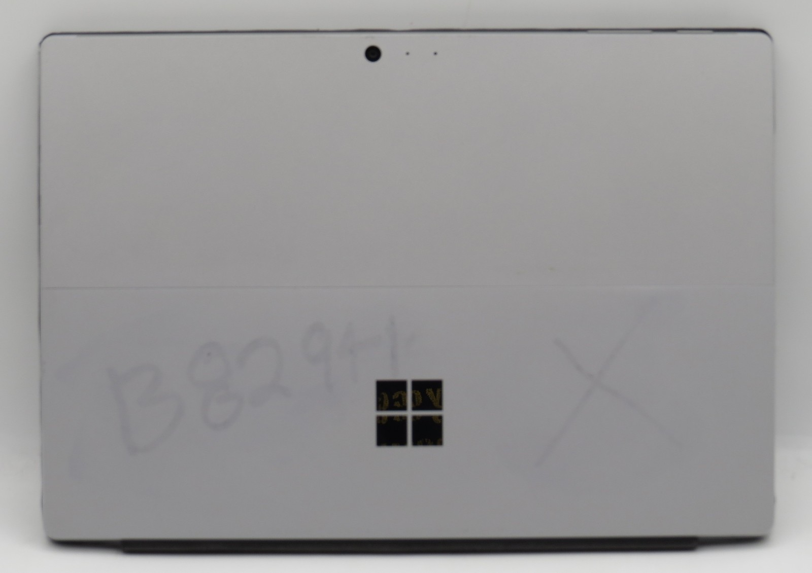 Microsoft Surface Pro 4 | i5-6300U@2.4GHz | 8GB RAM | 12″ | 256GB HD | No OS/AC