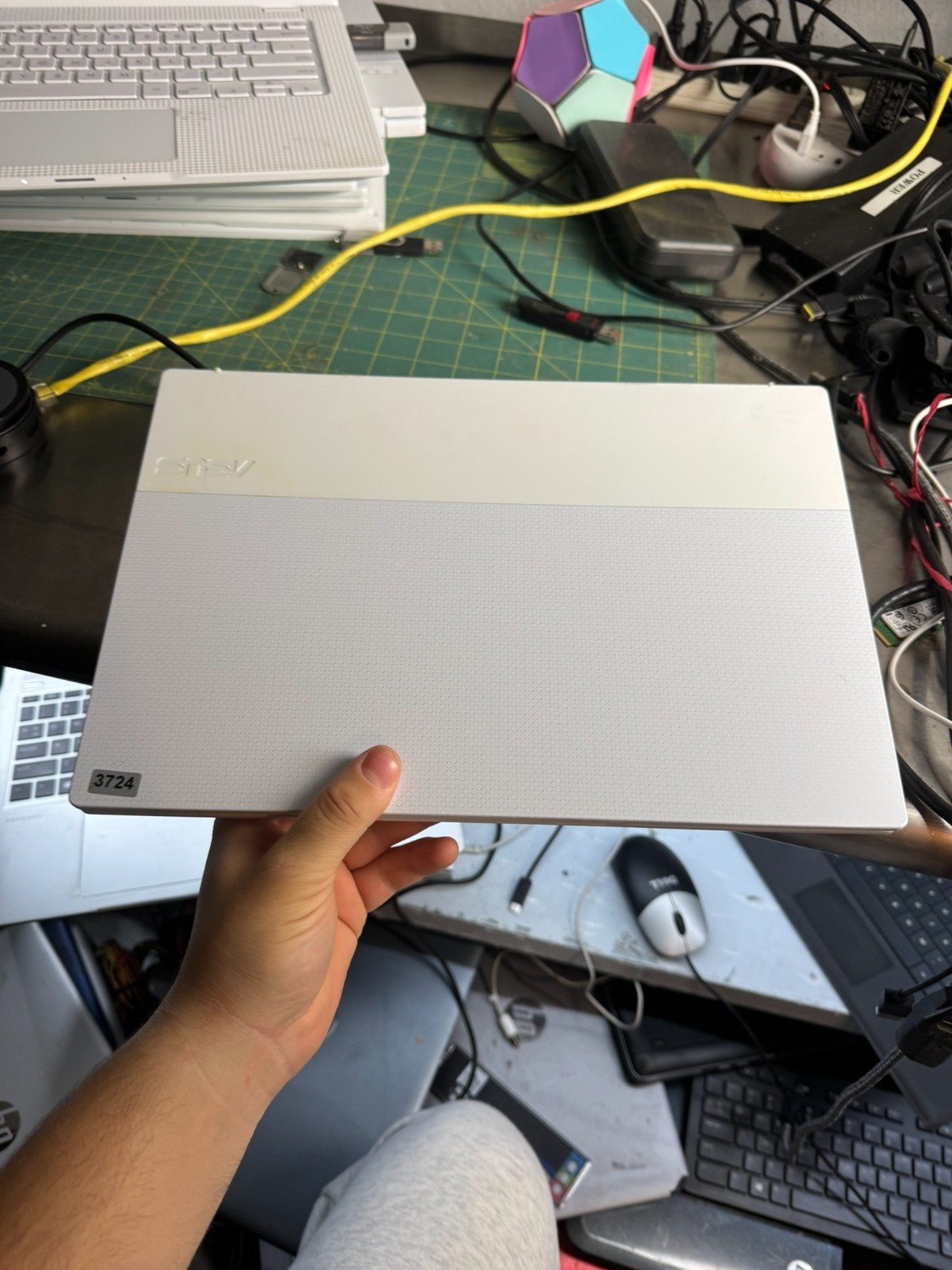 ASUS ImagineBook MJ401TA 14″ m3-8100Y 4GB 128GB SSD Windows 10 Pro Laptop