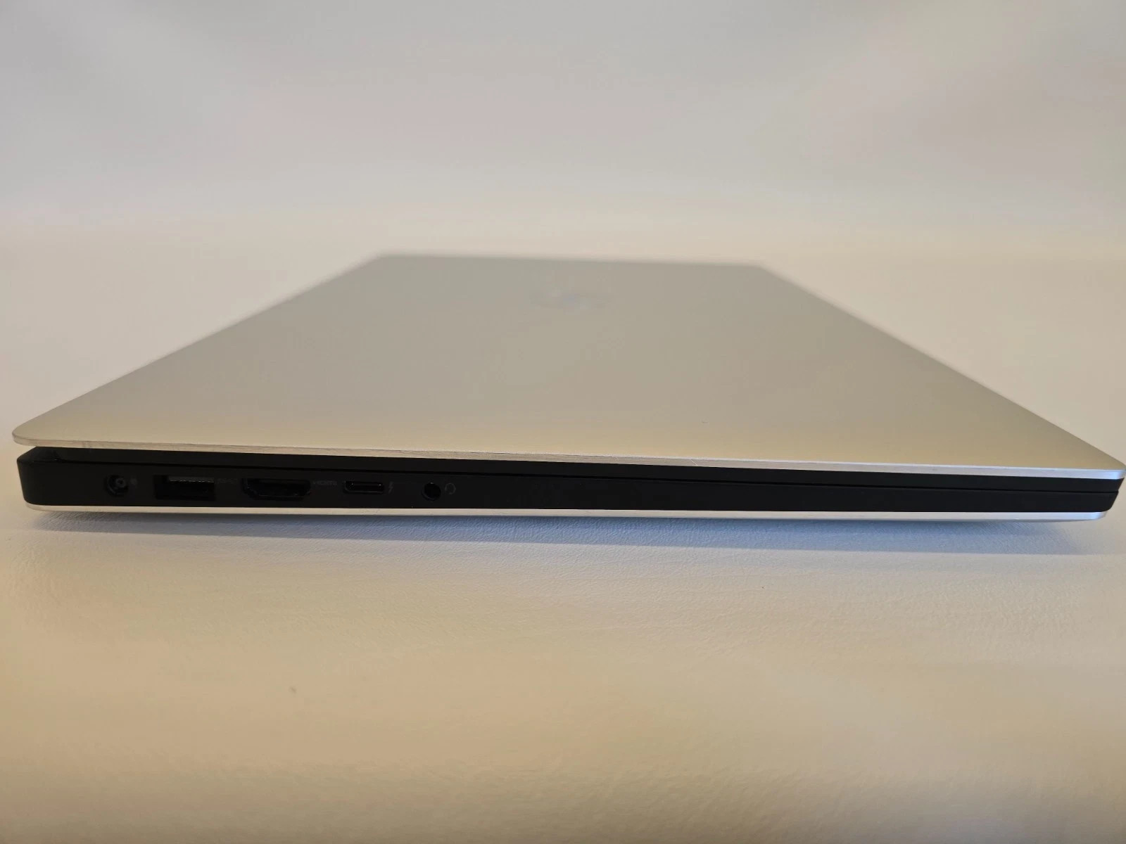 Dell Precision 5540 15.6″ FHD i9-9880H 32GB RAM 1TB NVMe NVIDIA T2000 Win 11 Pro