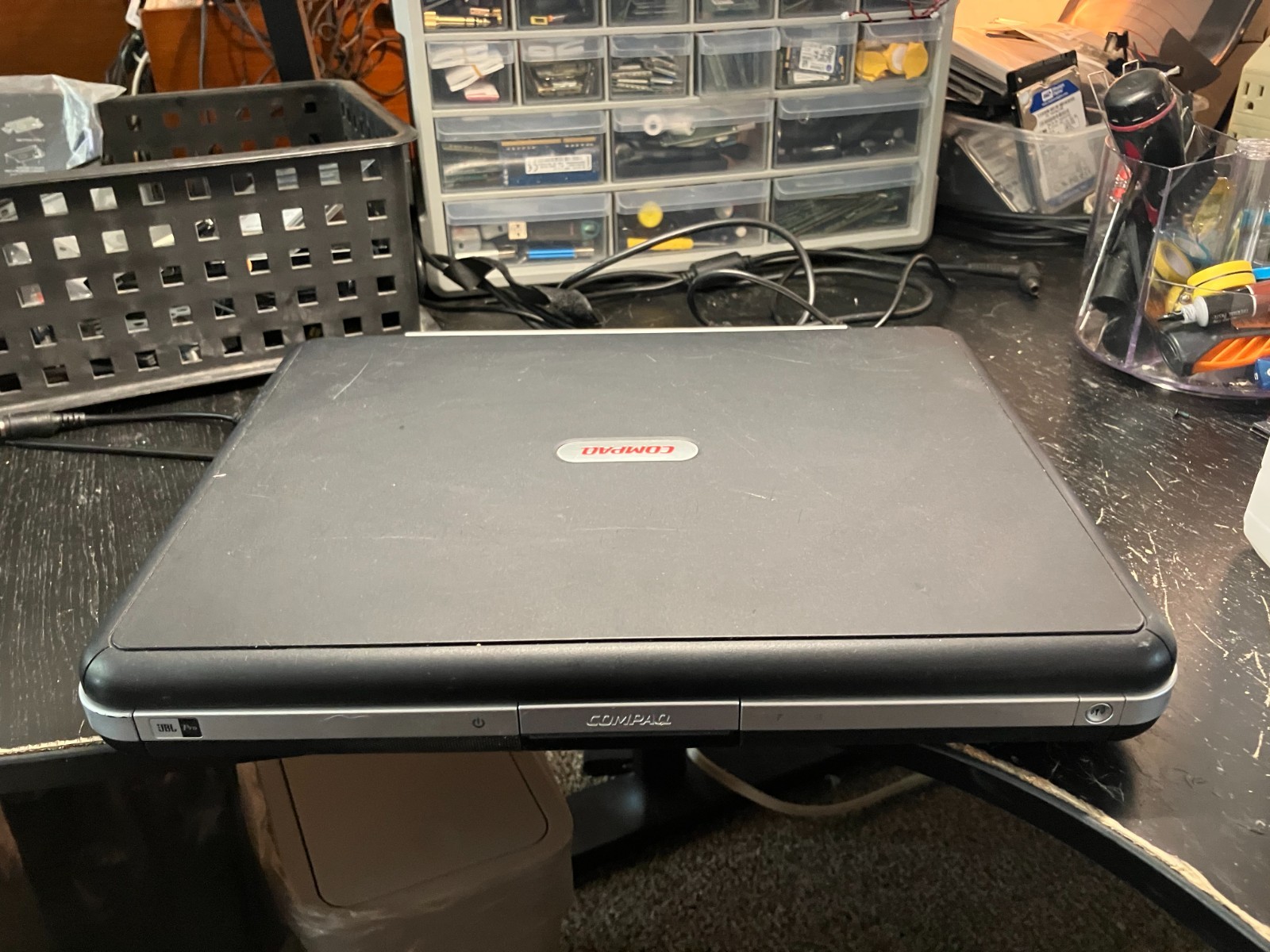 Compaq Presario R3000 Vintage Laptop 15″ Athlon 797MHz 1.2GB RAM 32GB SSD Win XP