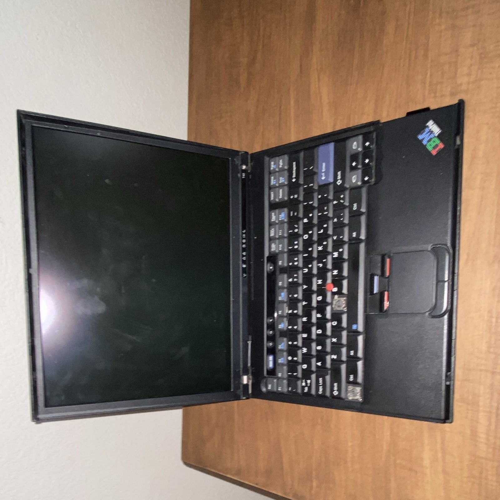 IBM ThinkPad T40 14.1″ Pentium M 1.60GHz 768MB HDD 100GB Black DVD