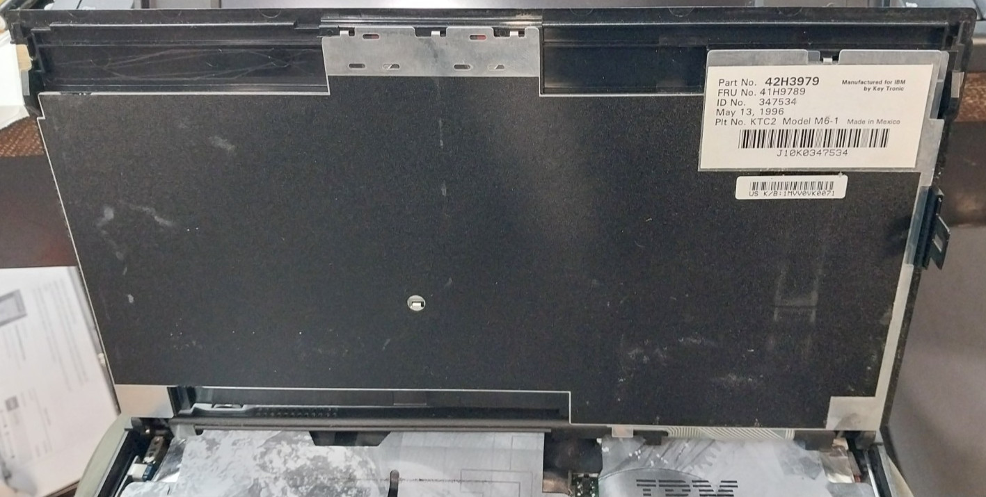 Vintage IBM ThinkPad 365XD with AC adapter & FDD boots to BIOS. Broken Hinge