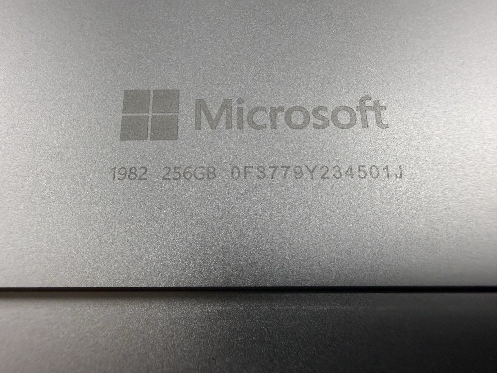 Microsoft Surface Pro 8 (1982) i5-1145G7 – 16GB RAM – 256GB 120Hz – Win 11 Pro