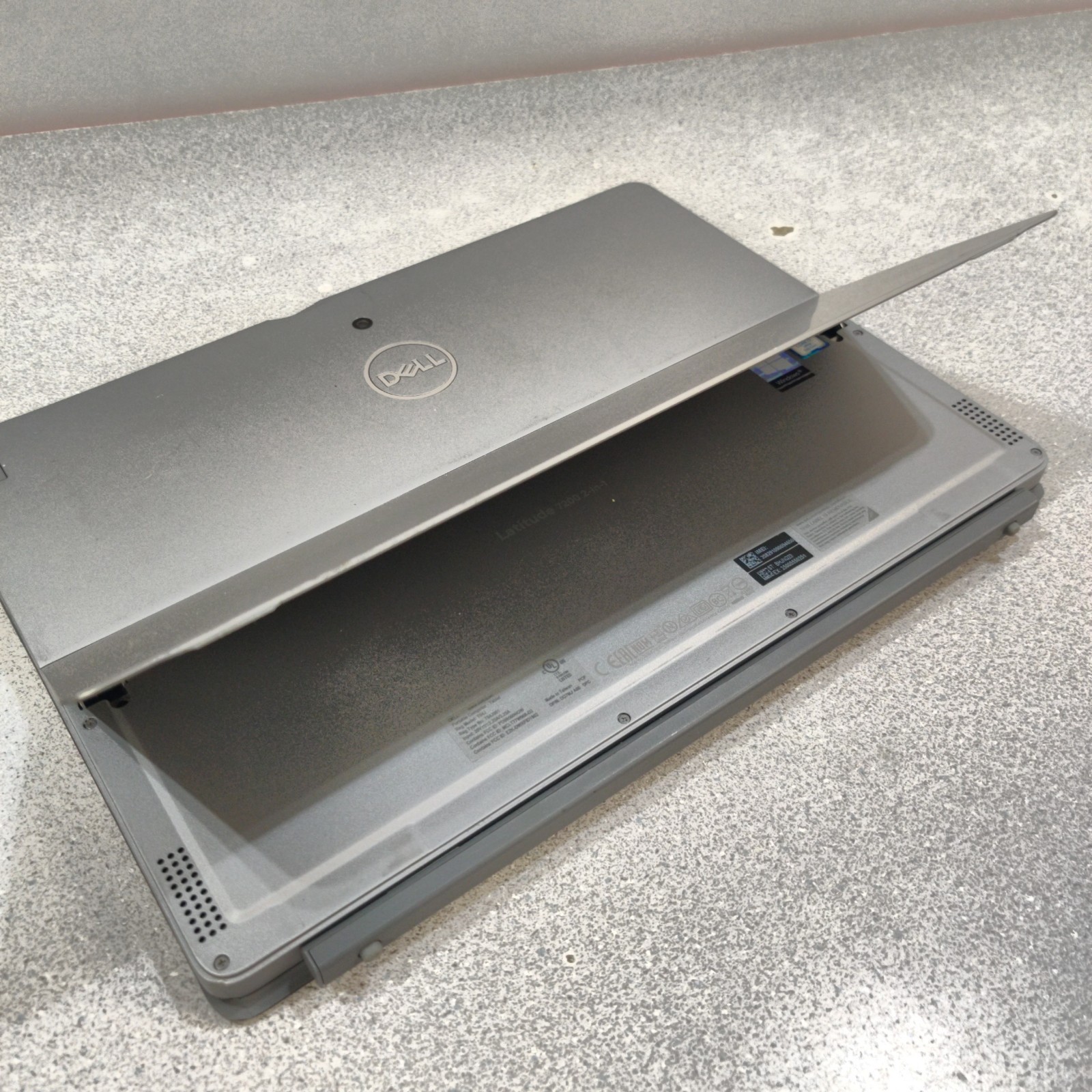 DELL LATITUDE 7200 2-IN-1 12″ FHD I5-8365U 8GB FOR PARTS PLEASE READ DESCRIPTION