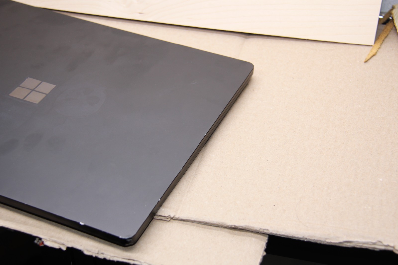 Microsoft Surface Laptop 3 15 AMD Ryzen 7 16GB RAM 512GB SSD – 2GB GFX *****READ