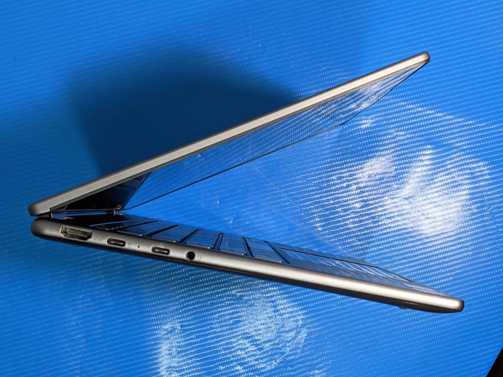 Lenovo Yoga 7 14AHP9 14″ WUXGA ToucRyzen 5 8640HS 3.5GHz 8GB 512GB W11H +PA