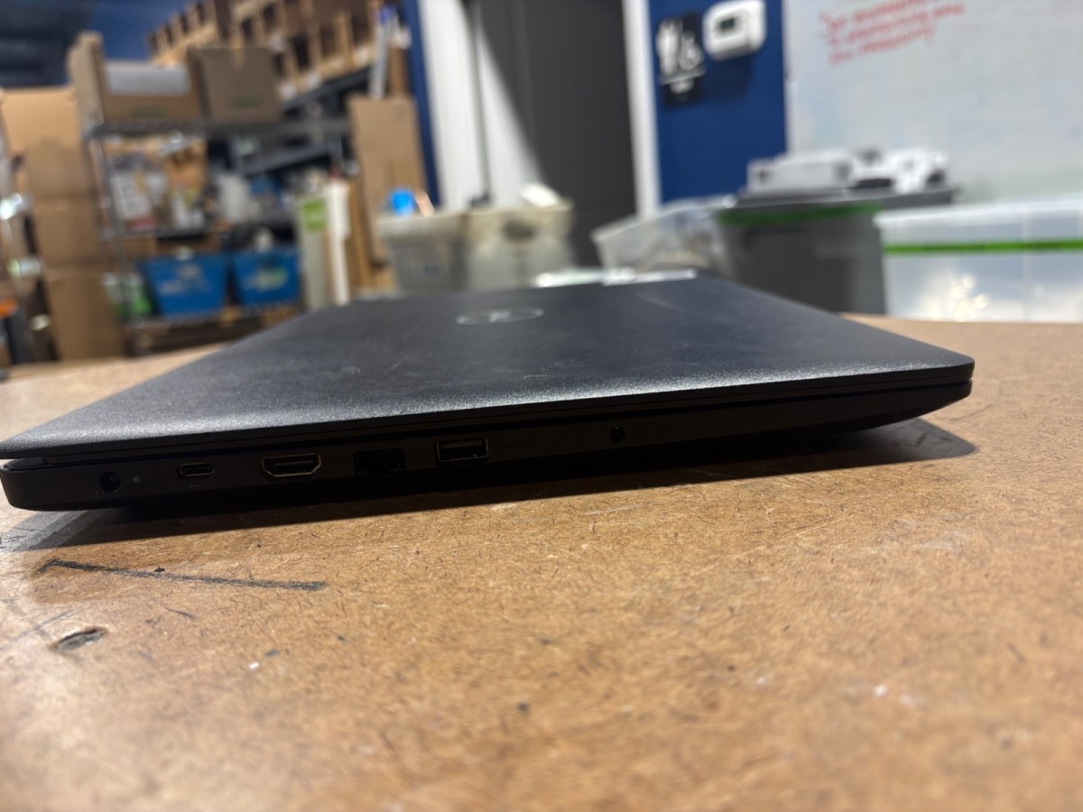 Dell Latitude 3590 15.6″ i5-8350U 8GB RAM 256GB SSD No OS No Charger