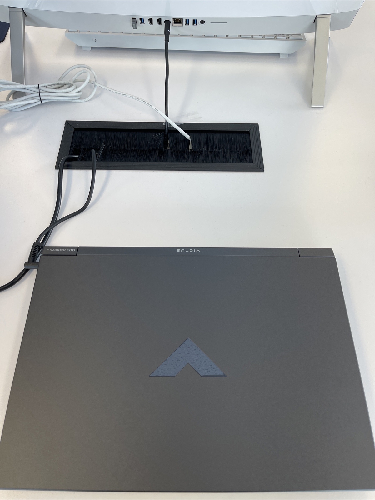 HP Victus Gaming 15-FB0121NR 15.6” (512GB SSD AMD Ryzen 5 5600H 3.3GHz 8GB RAM)