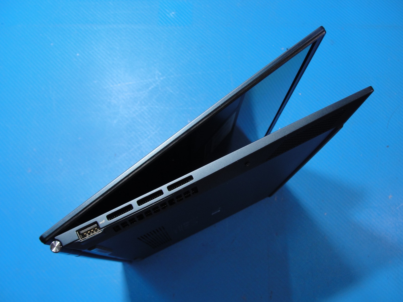 Asus ZenBook 14 OLED UX3402ZA i5-1240P 1.7GHz 8GB 256GB SSD 14″ 2.8K Win11