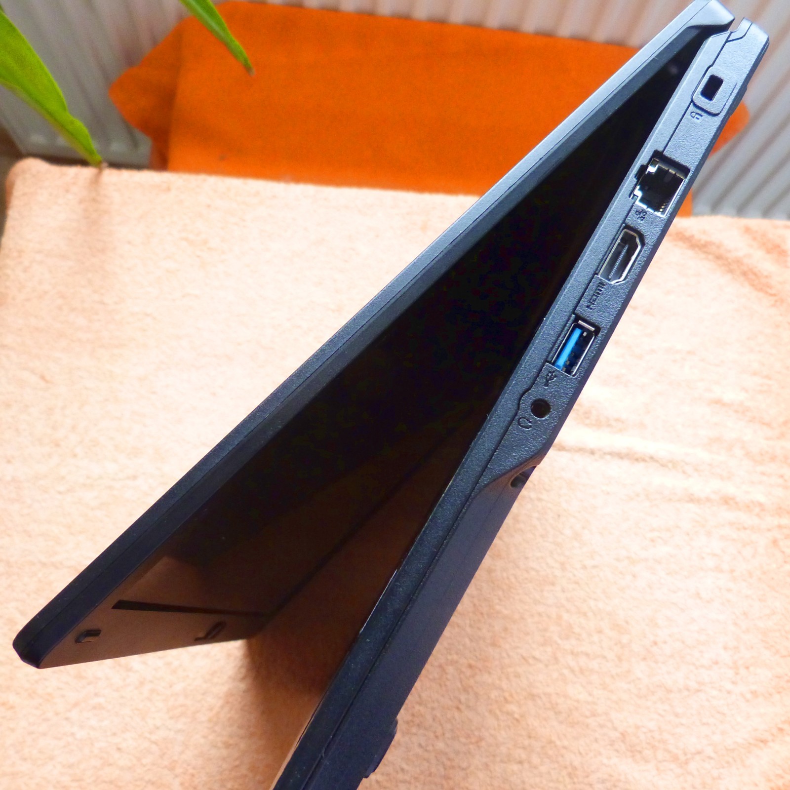 Fujitsu E549 14″ FULLHD l 16GB RAM NEW l SSD Windows 11 l HDMI USBC 8Gen i5
