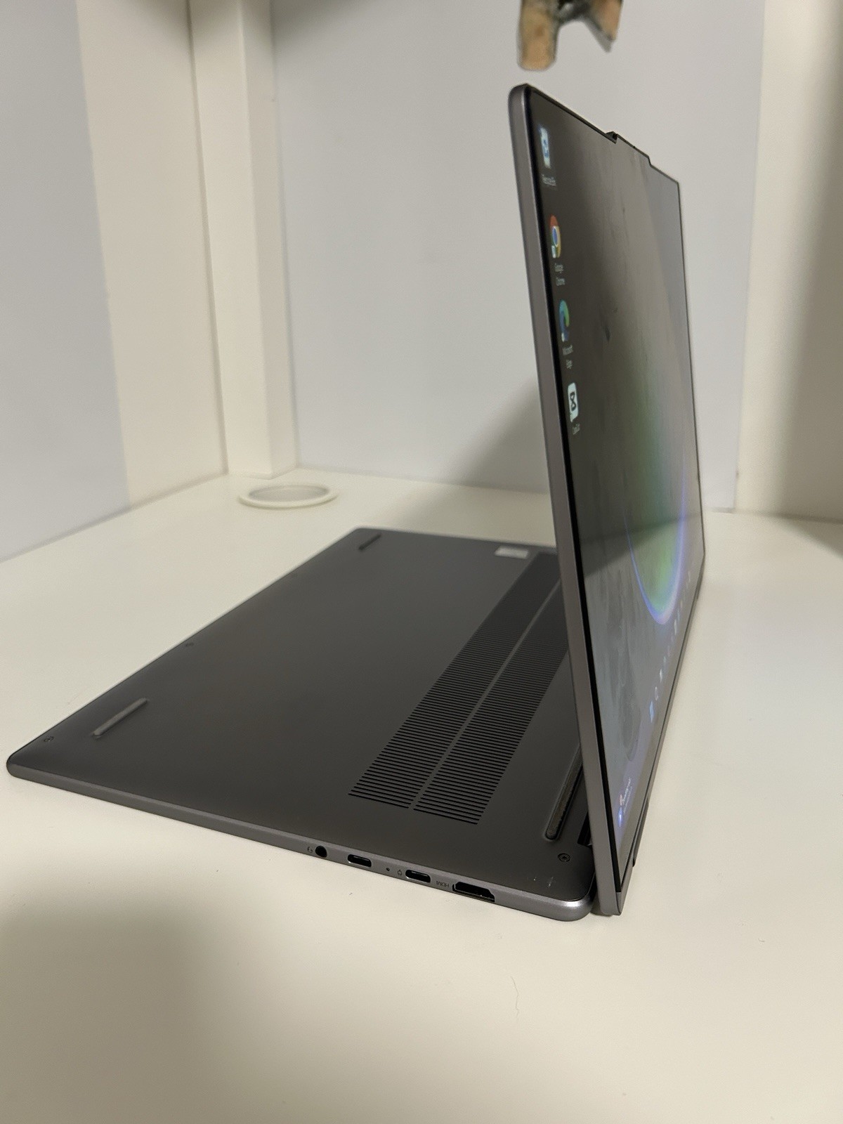 Lenovo Yoga 7i 2-in-1 Laptop 16″ Touchscreen – Used/ Good