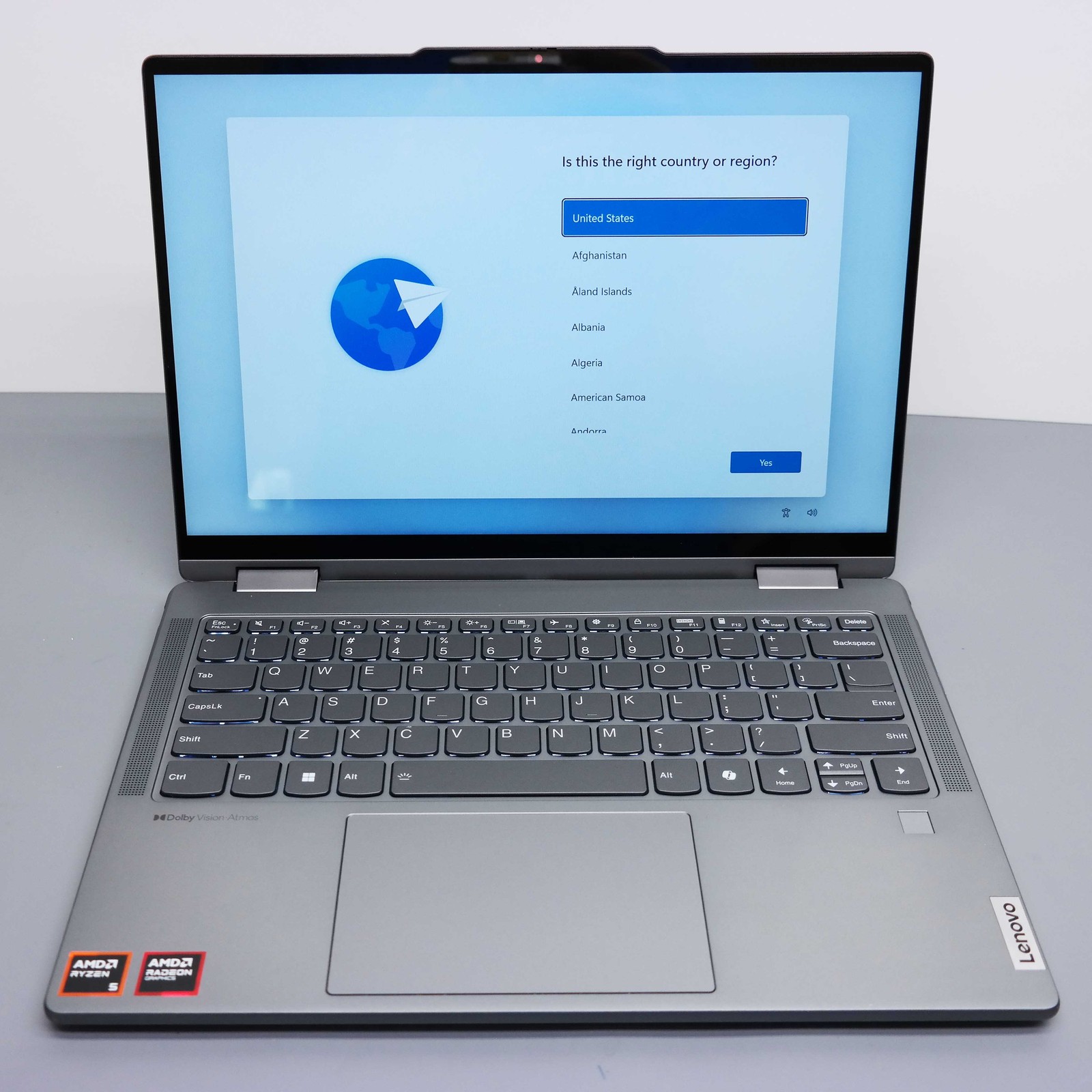 Lenovo Yoga 7 2-in-1 14″ AMD Ryzen 5 8640HS 8GB 512GB SSD