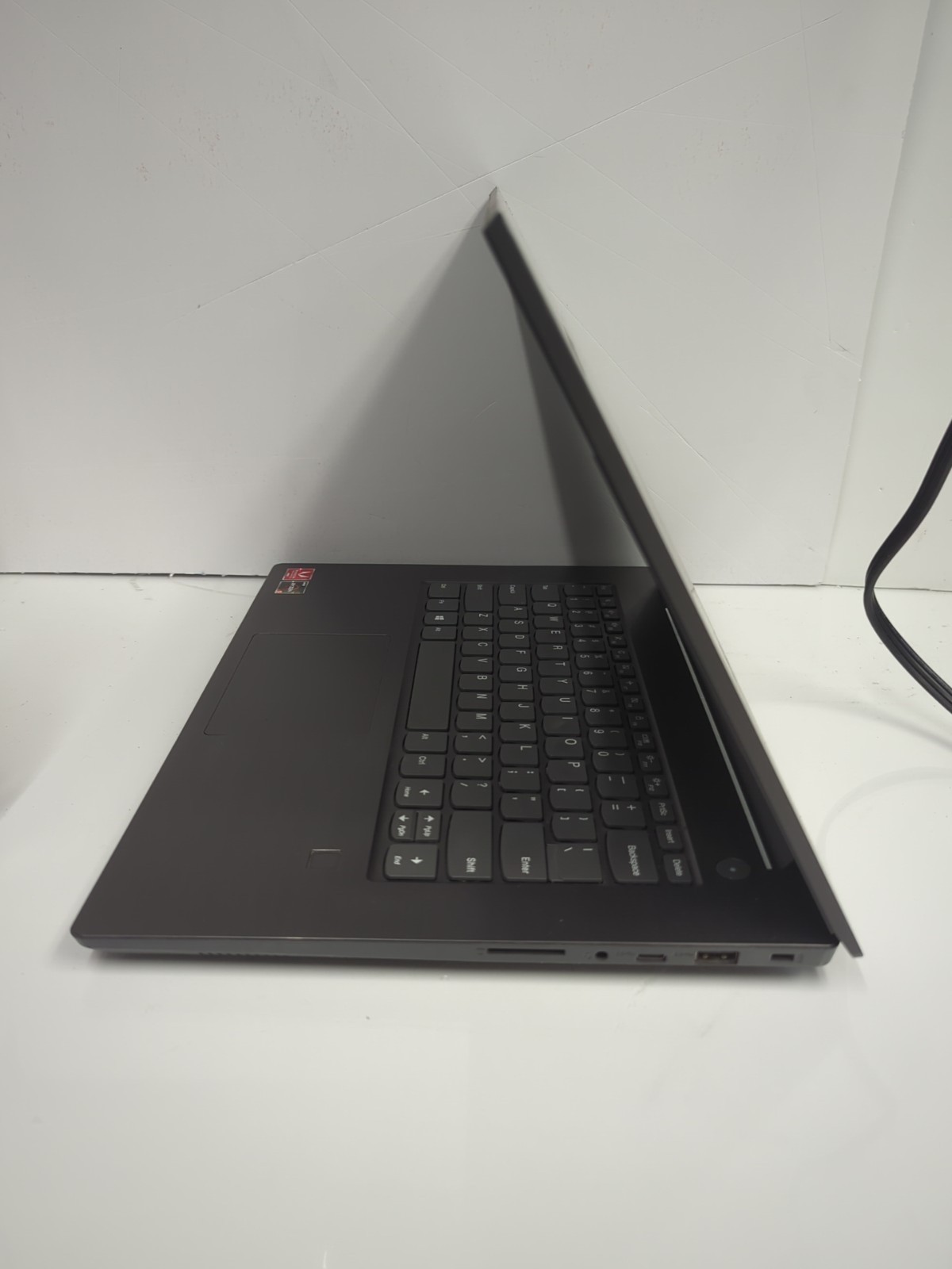 Lenovo V330-14ARR 14″ LAPTOP AMD Ryzen 5 2500U/12GB RAM/256GB SSD/Win10(*READ) –