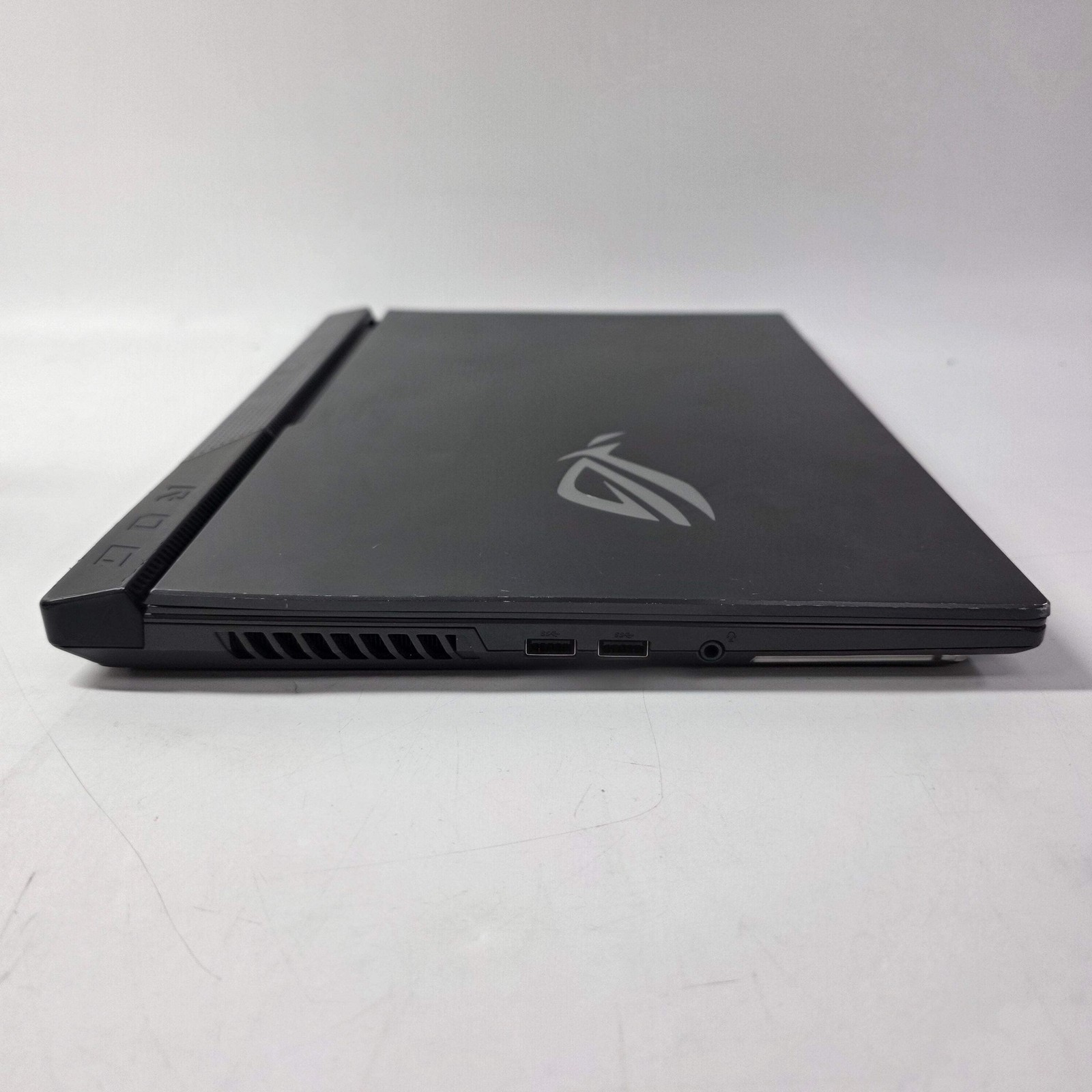 Asus ROG Strix G15 15.6″ Ryzen 7 4800H 2.9GHz 16GB RAM 1TB GeForce RTX 3050 Ti
