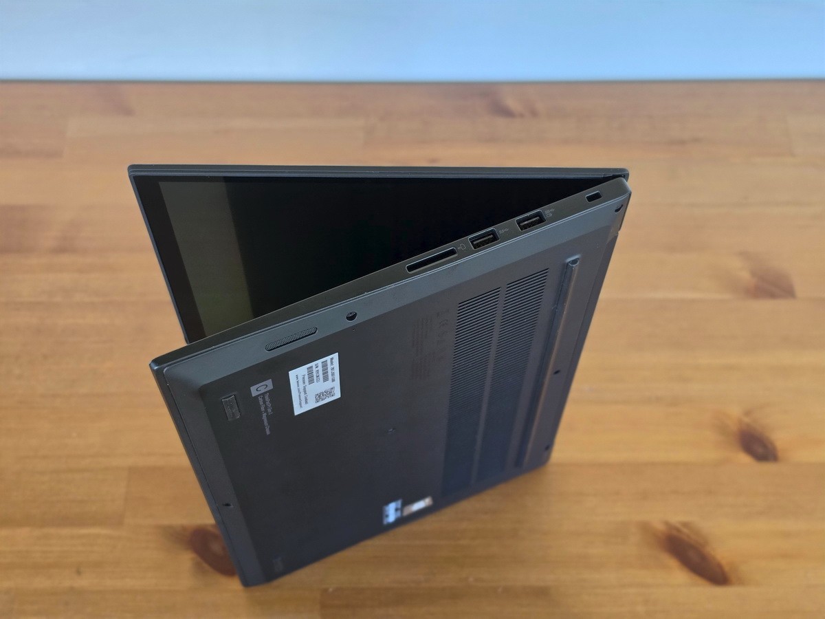 Lenovo ThinkPad P1 Gen 3 i9-10885H 16GB 15″ 4K HDR 3840×2160 OLED NVIDIA T2000