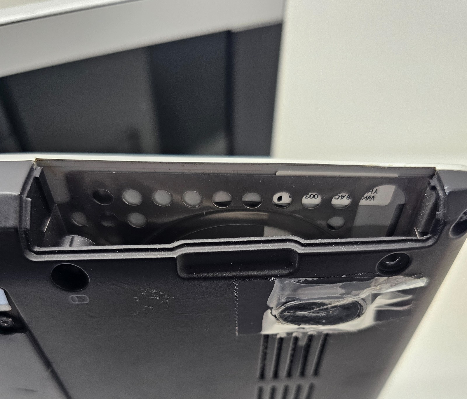 Dell XPS M1330 13.3″ Laptop Intel Core 2 Duo 4GB Ram NO HD/OS/BATT (FL)
