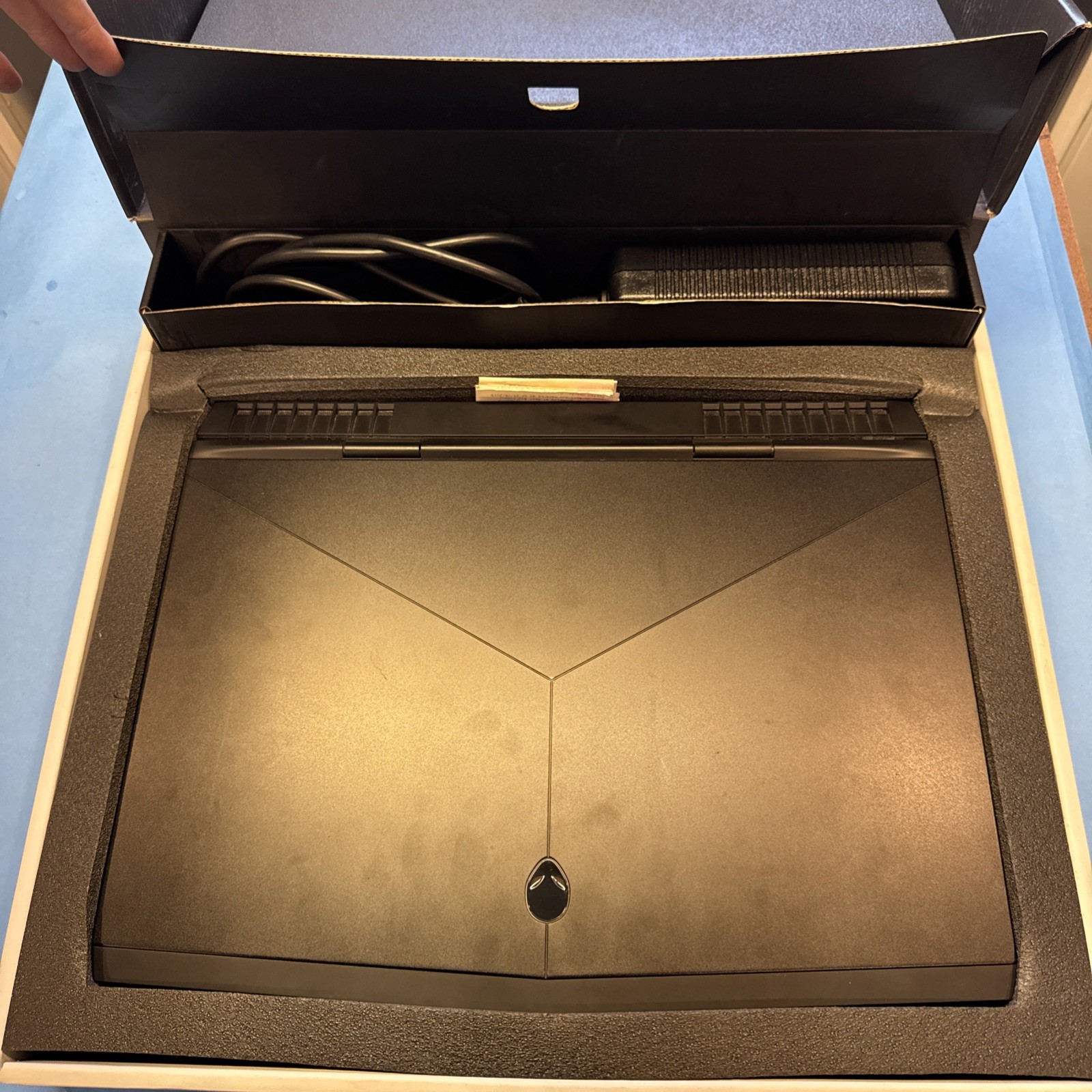 Alienware 17 R5 17.3″ Gaming Laptop-i9-8950HK-16GB RAM-500 GB HDD-1 TB SSD