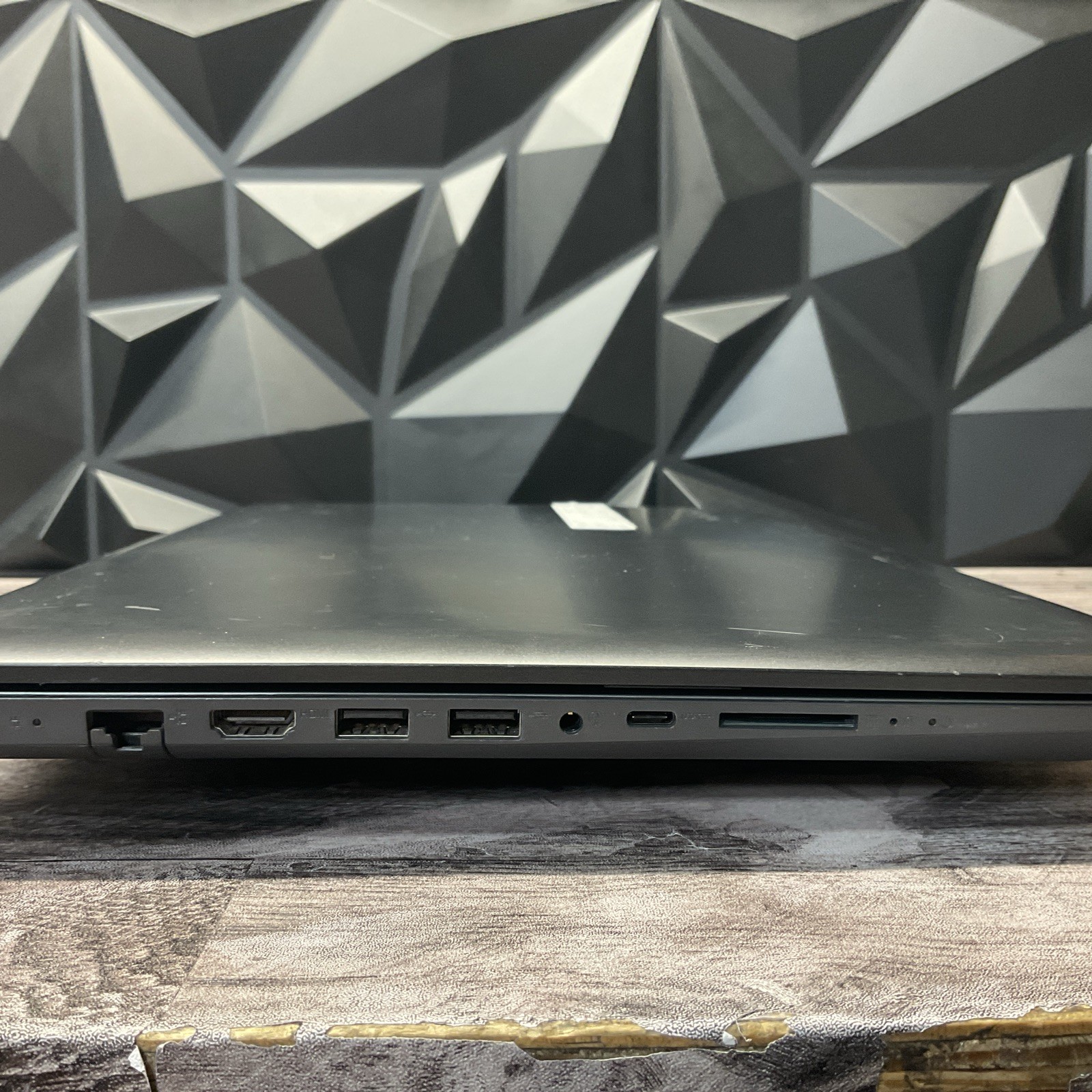Lenovo IdeaPad 330-15 / i3 8th Gen / No Power / No RAM / No SSD / T5