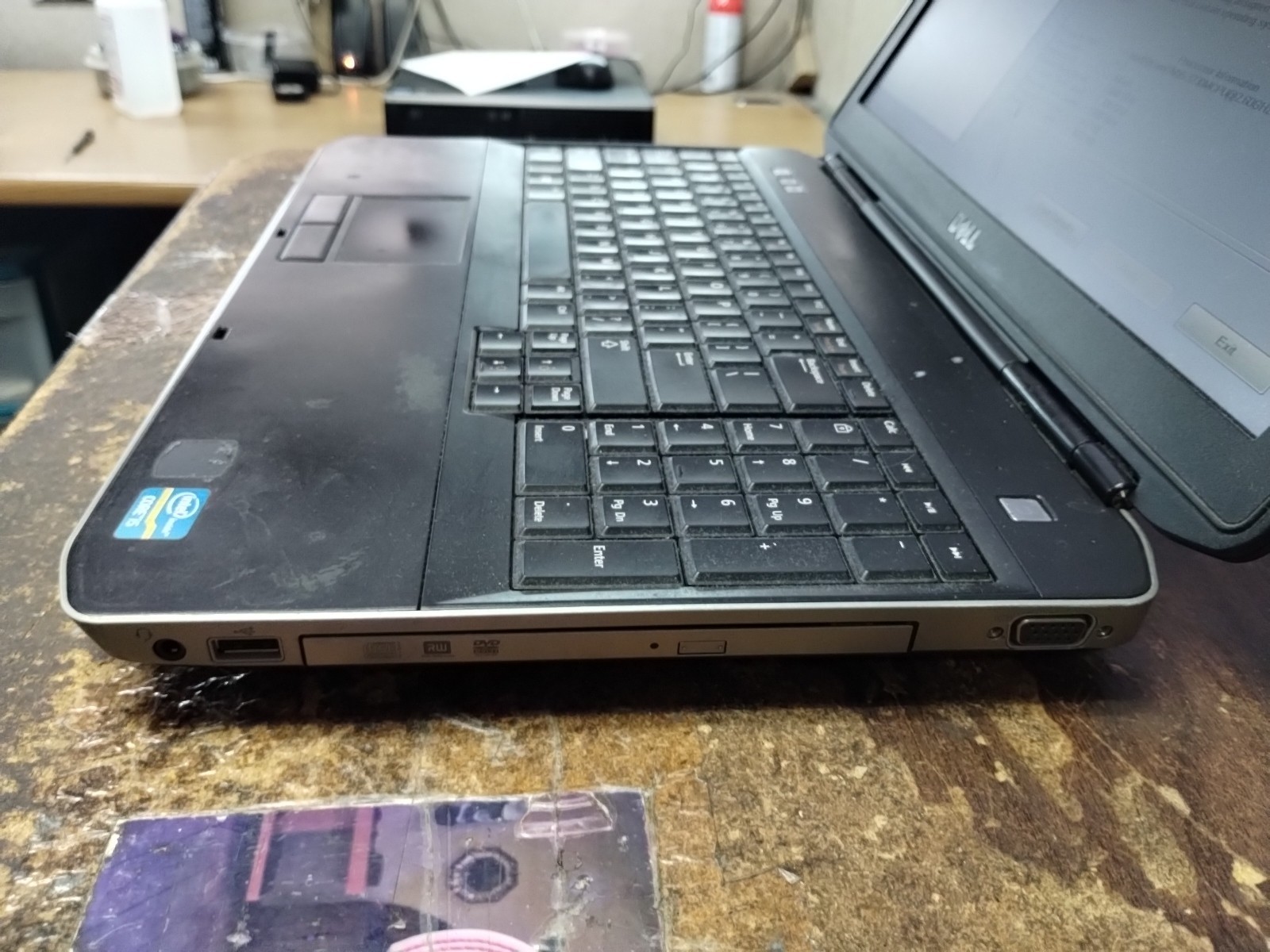 Latitude E5530 With Hinge Damage